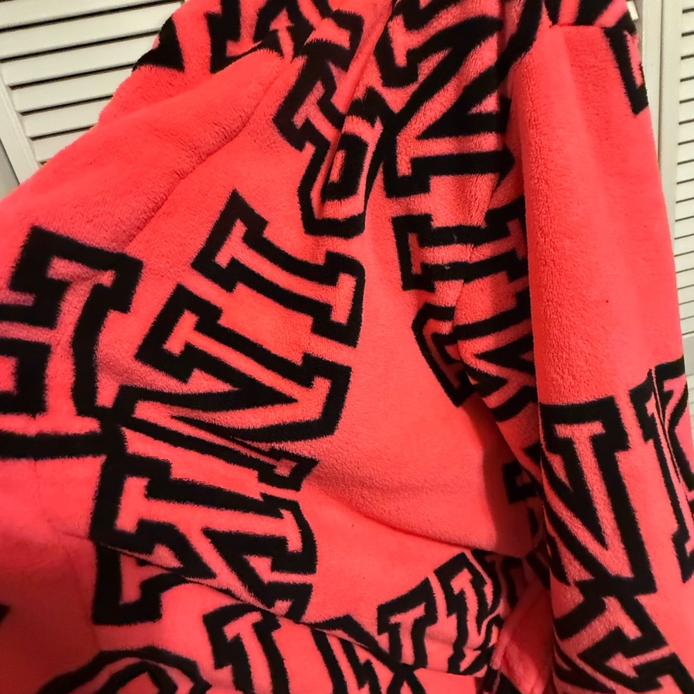Pink Logo Print Robe Short Bath Robe Med/Lg - Picture 3 of 4